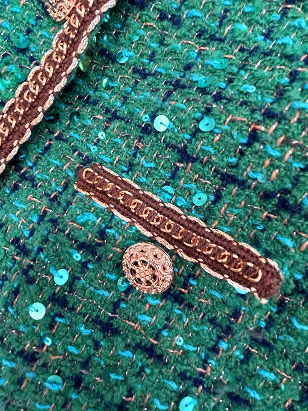 Autumn\Winter Orientation Fashionable green socialite high-end sequin retro woven lace round neck jacket + Women's shorts set