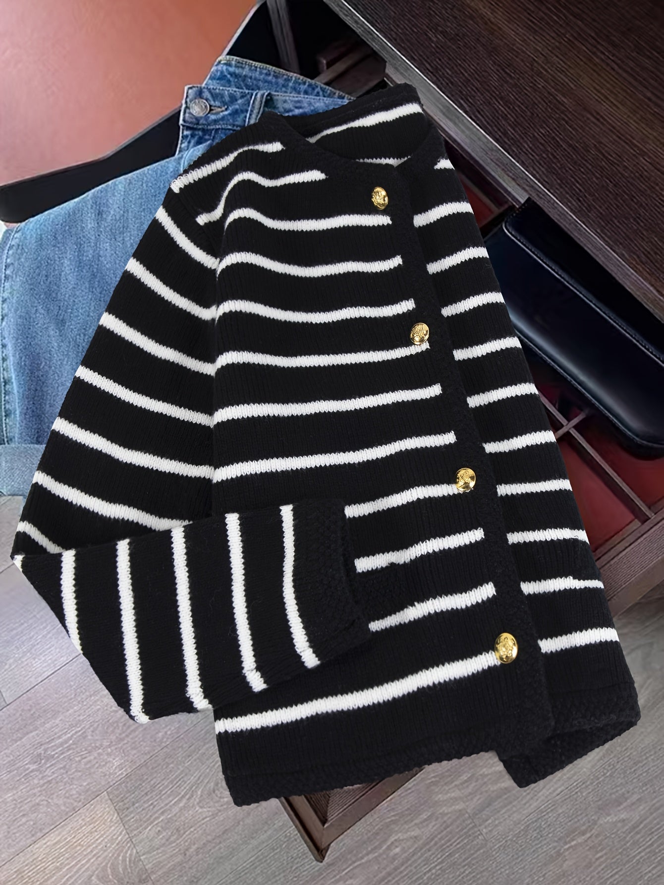 Elegant Women'S Long Sleeve Cardigan - Chic Striped Design with Button Details, Soft Fabric, Round Neck, Perfect for Fall & Winter Commute or Casual Style