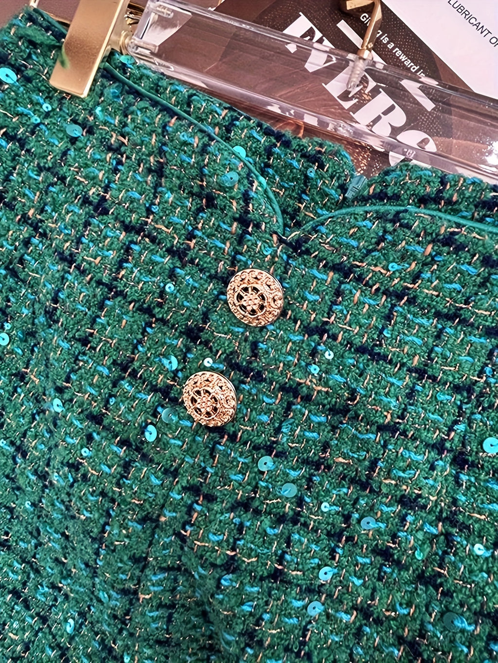 Autumn\Winter Orientation Fashionable green socialite high-end sequin retro woven lace round neck jacket + Women's shorts set