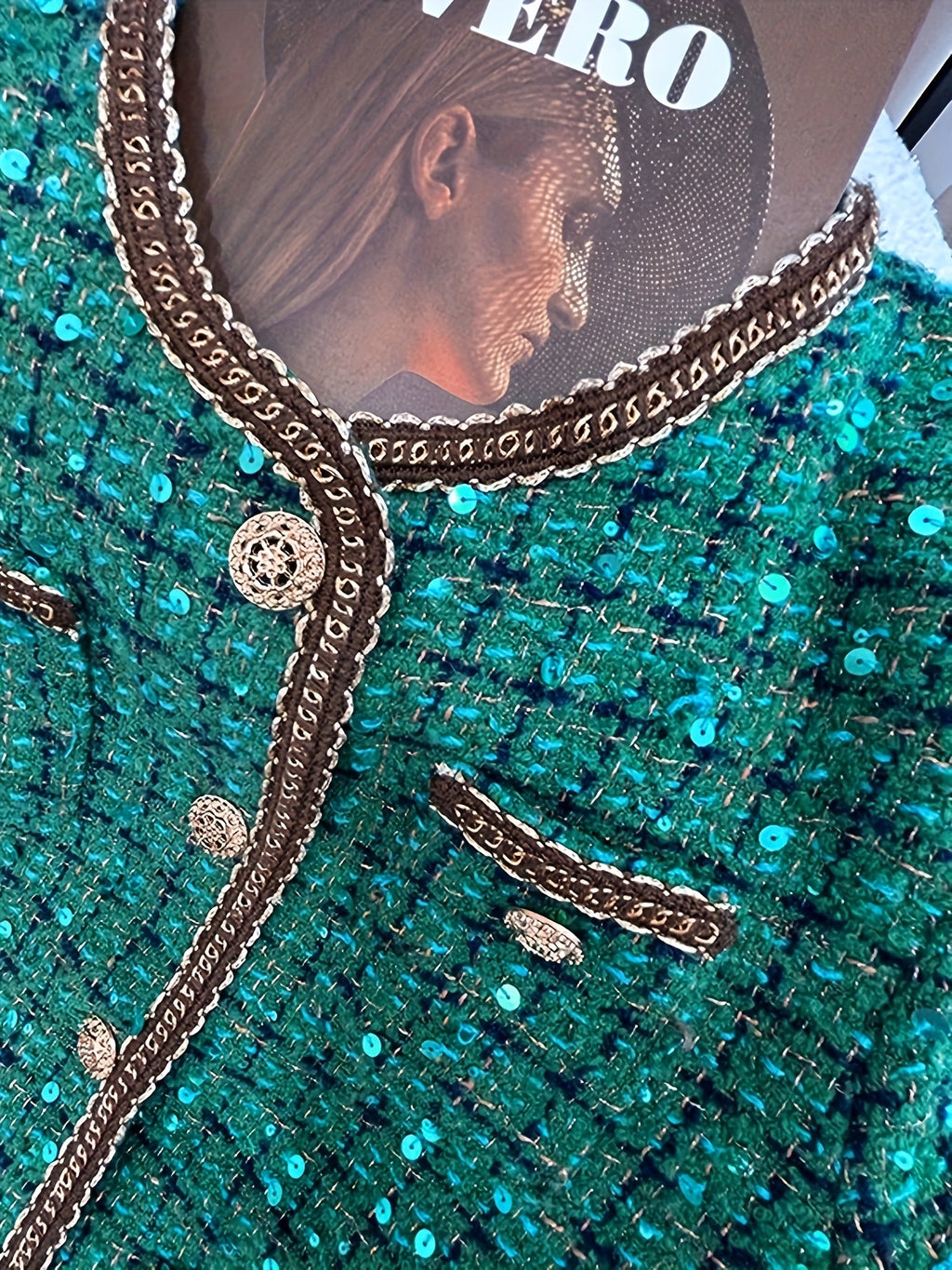 Autumn\Winter Orientation Fashionable green socialite high-end sequin retro woven lace round neck jacket + Women's shorts set